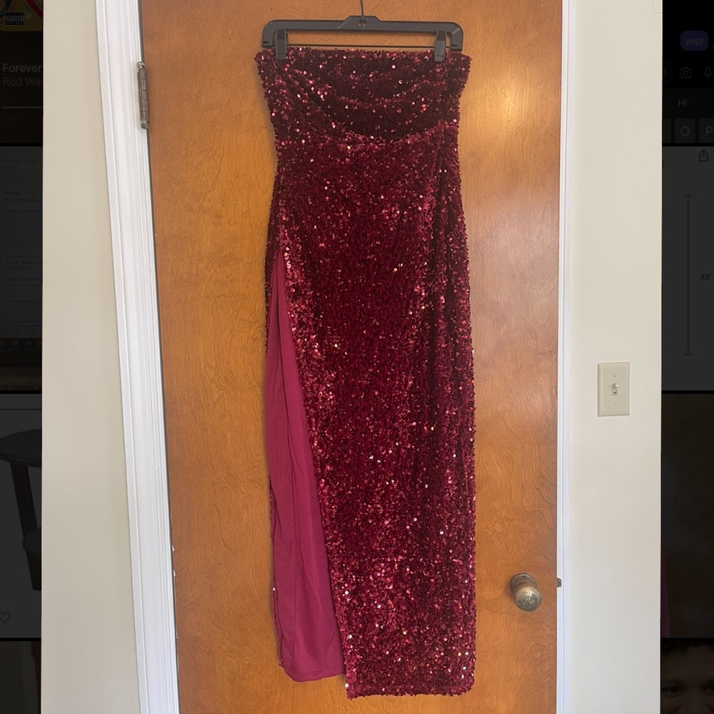 New Year’s Eve/sequins red dress